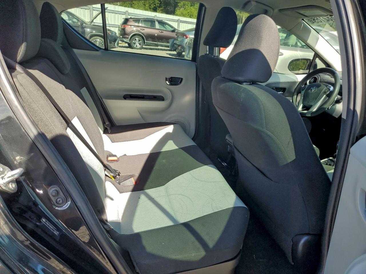 2012 TOYOTA PRIUS C photo 10