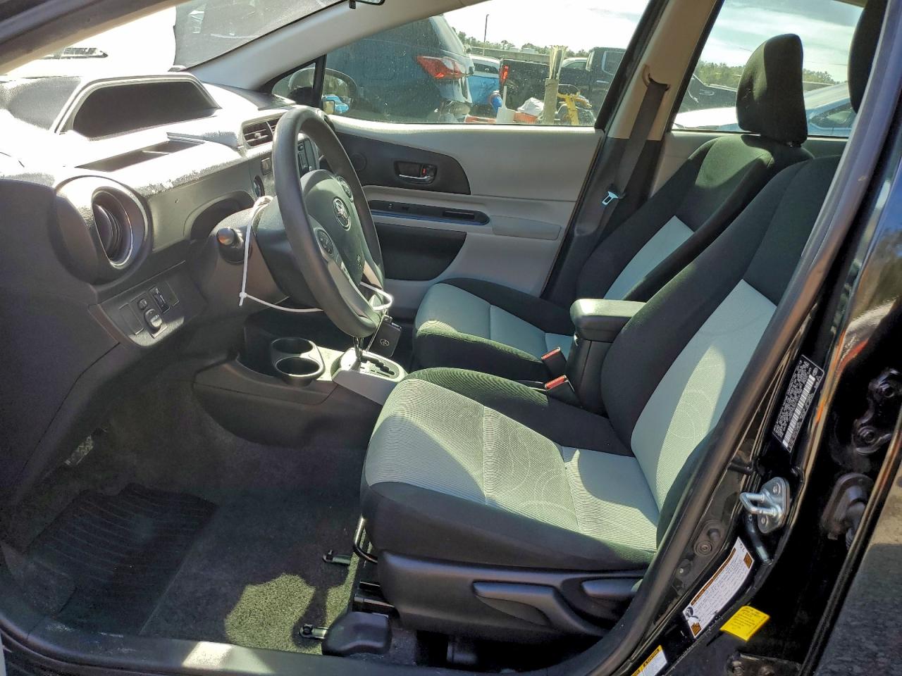 2012 TOYOTA PRIUS C photo 7