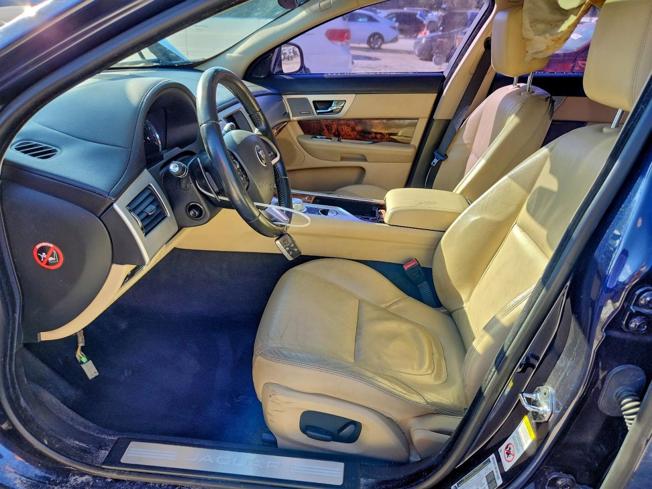 2015 JAGUAR XF 2.0T PREMIUM photo 7