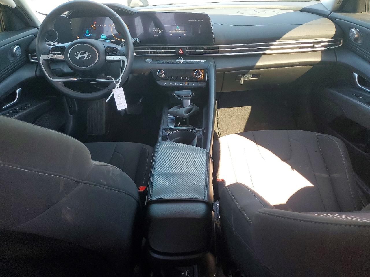 2025 HYUNDAI ELANTRA SEL photo 8