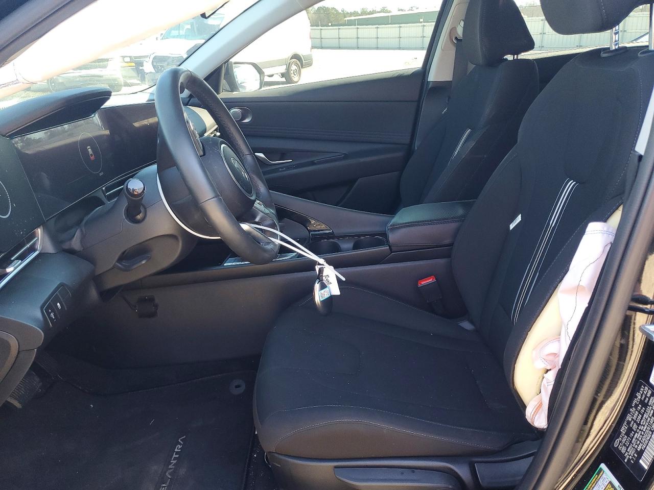 2025 HYUNDAI ELANTRA SEL photo 7