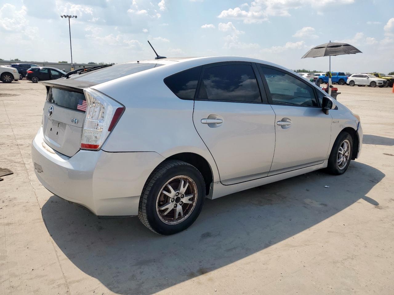 2010 TOYOTA PRIUS photo 3