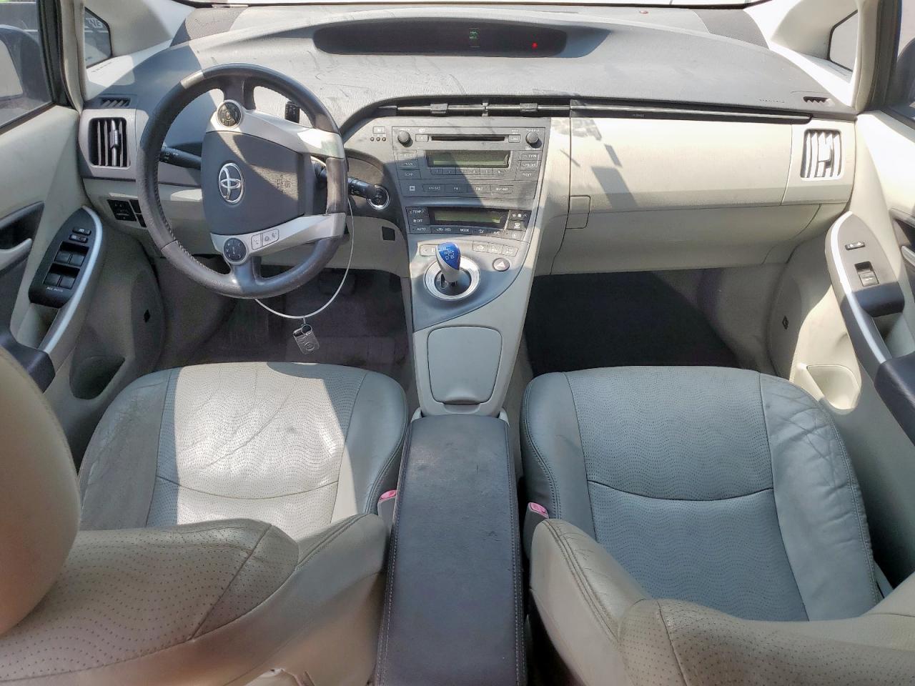 2010 TOYOTA PRIUS photo 8