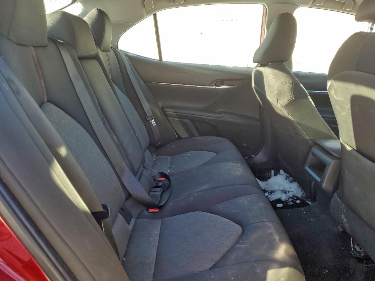 2019 TOYOTA CAMRY LE photo 10