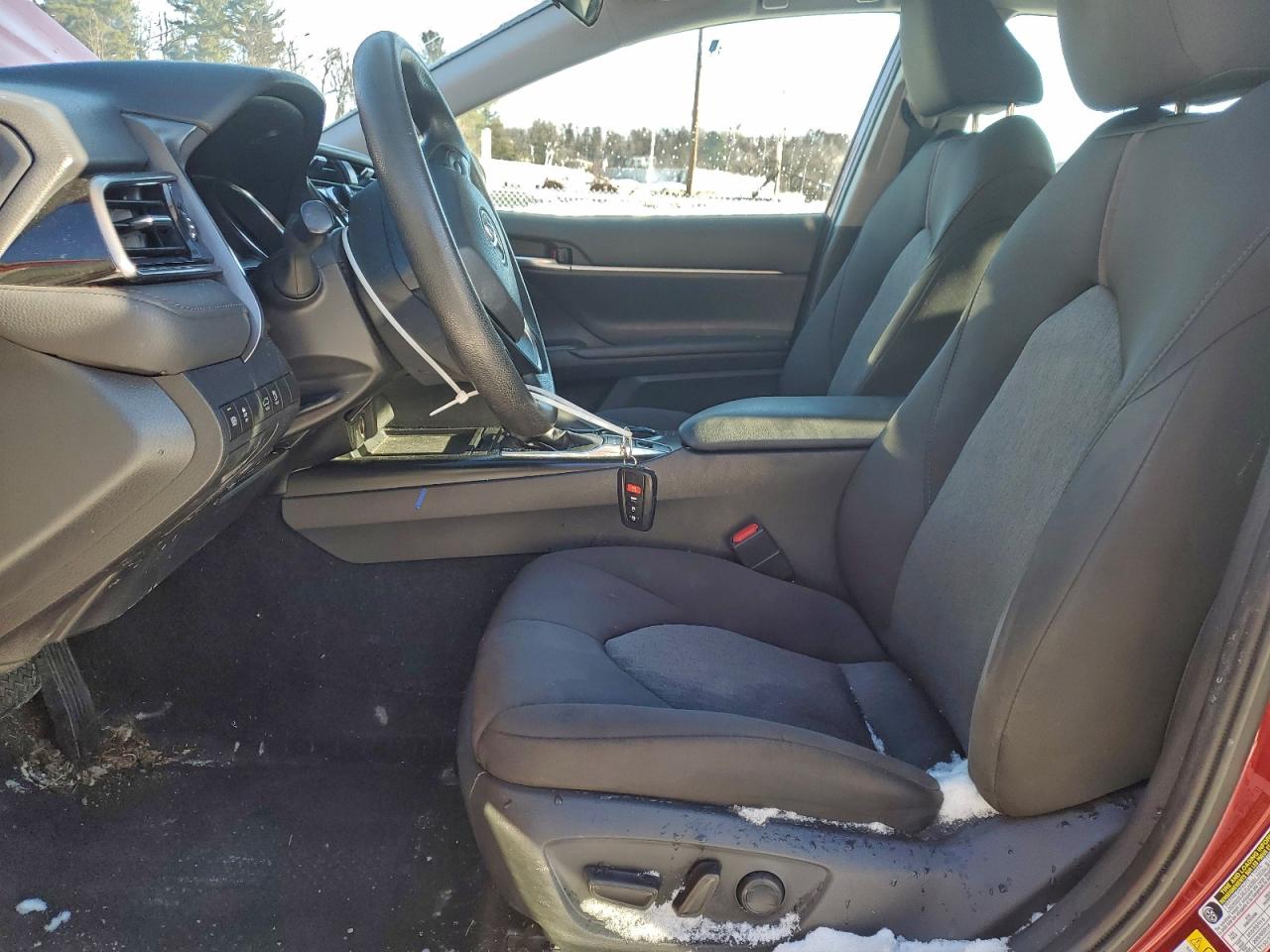 2019 TOYOTA CAMRY LE photo 7
