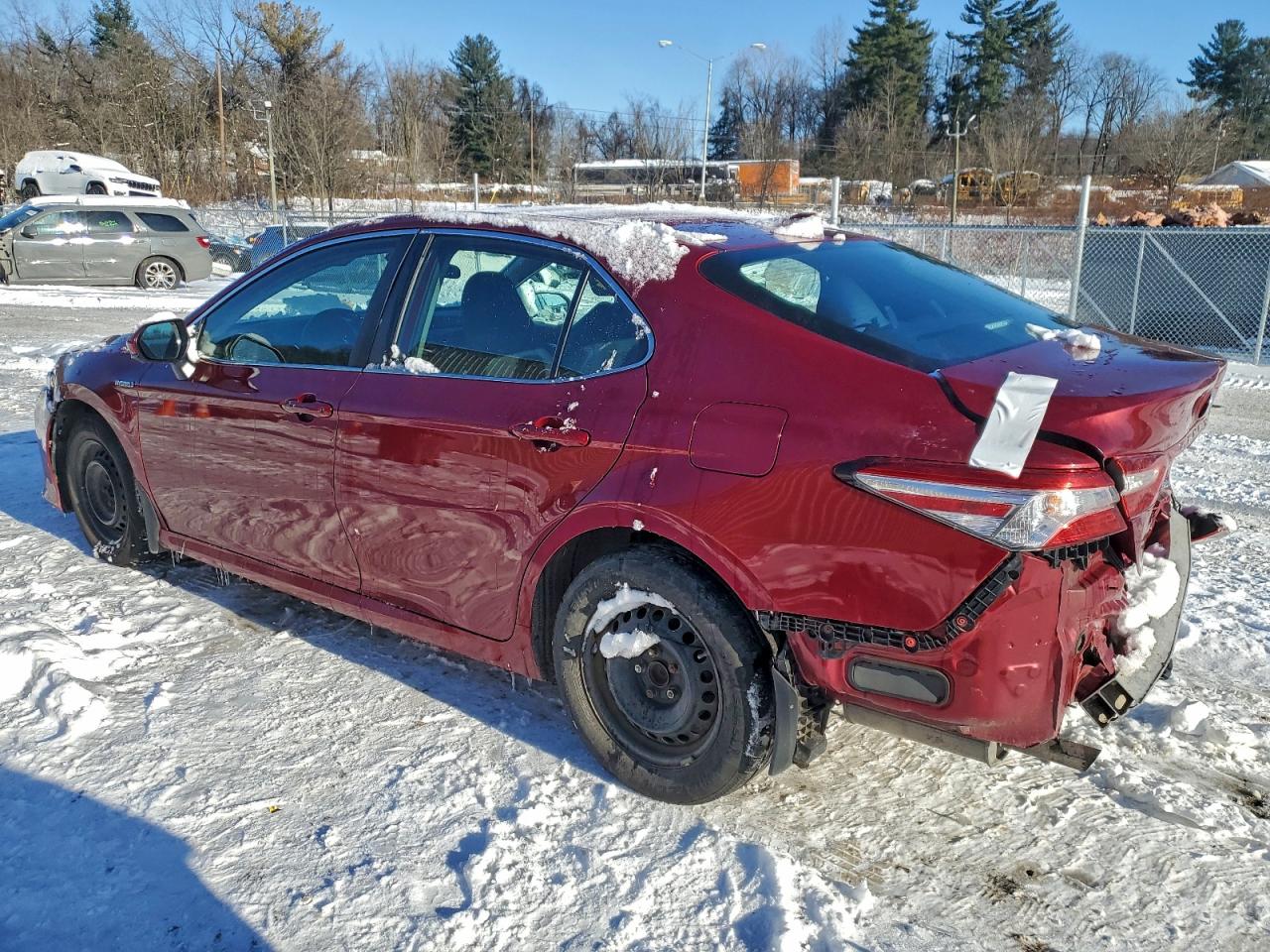 2019 TOYOTA CAMRY LE photo 2