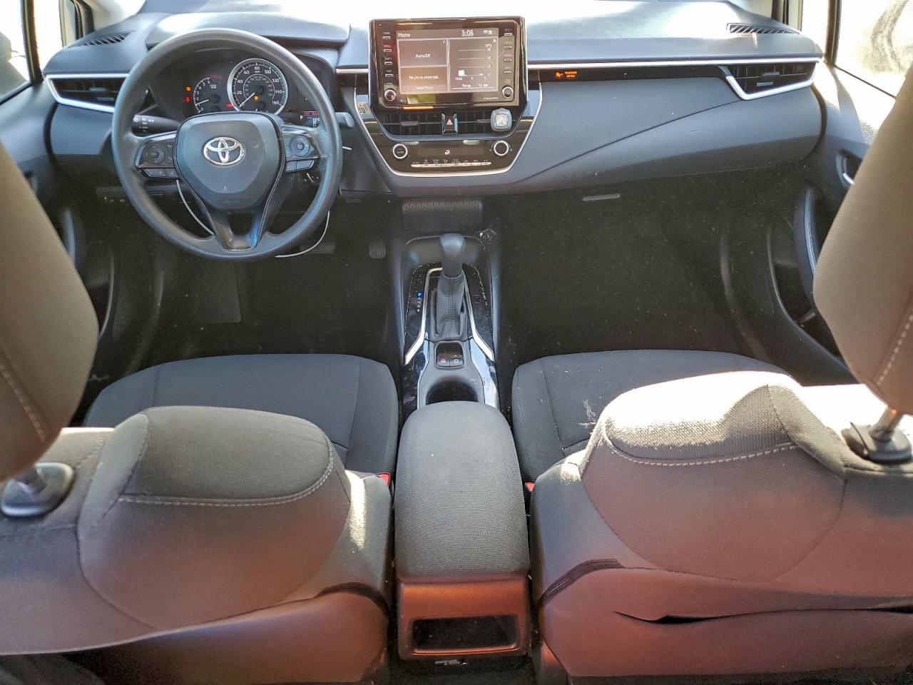 2021 TOYOTA COROLLA LE photo 8
