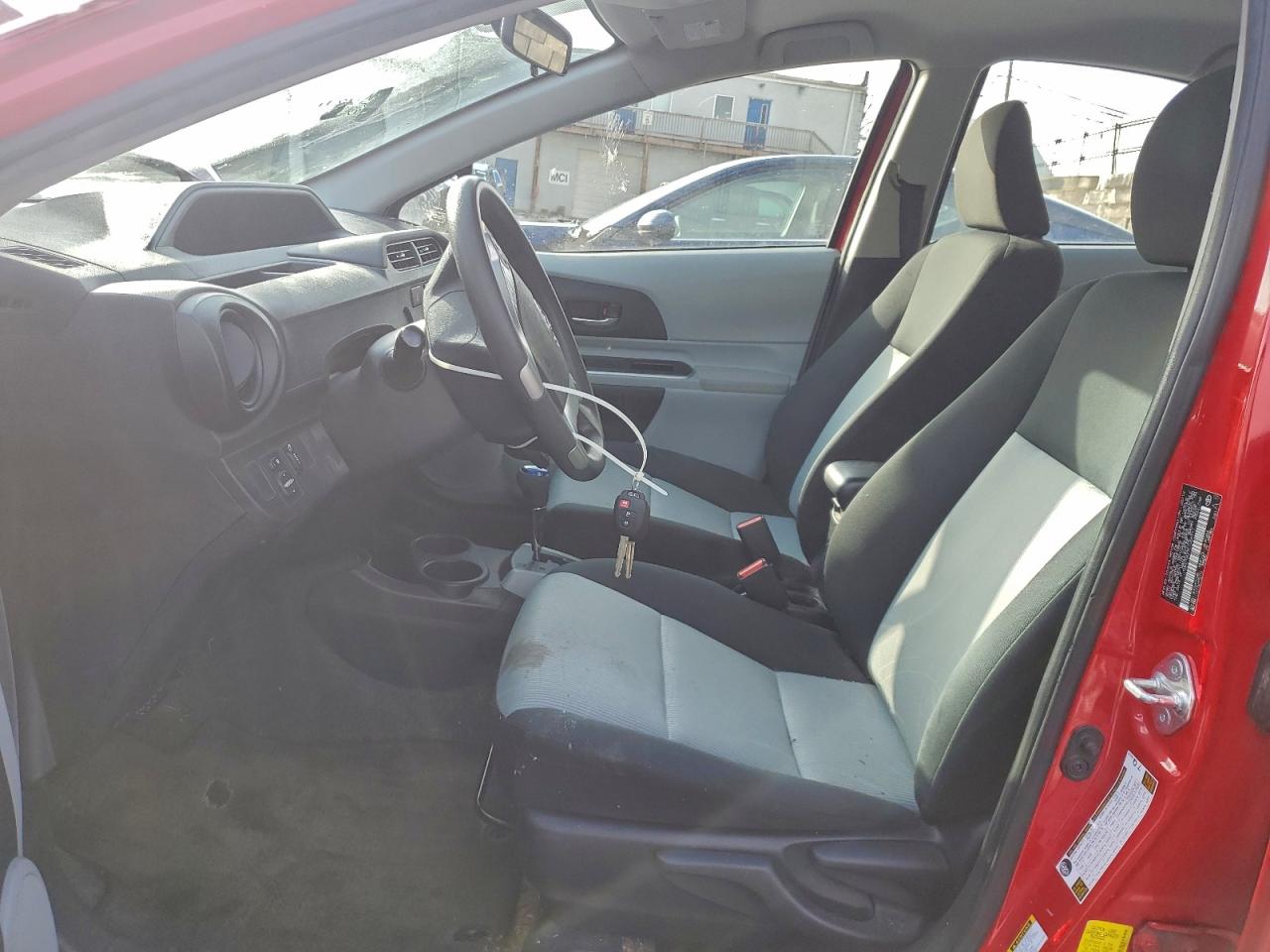 2014 TOYOTA PRIUS C photo 7