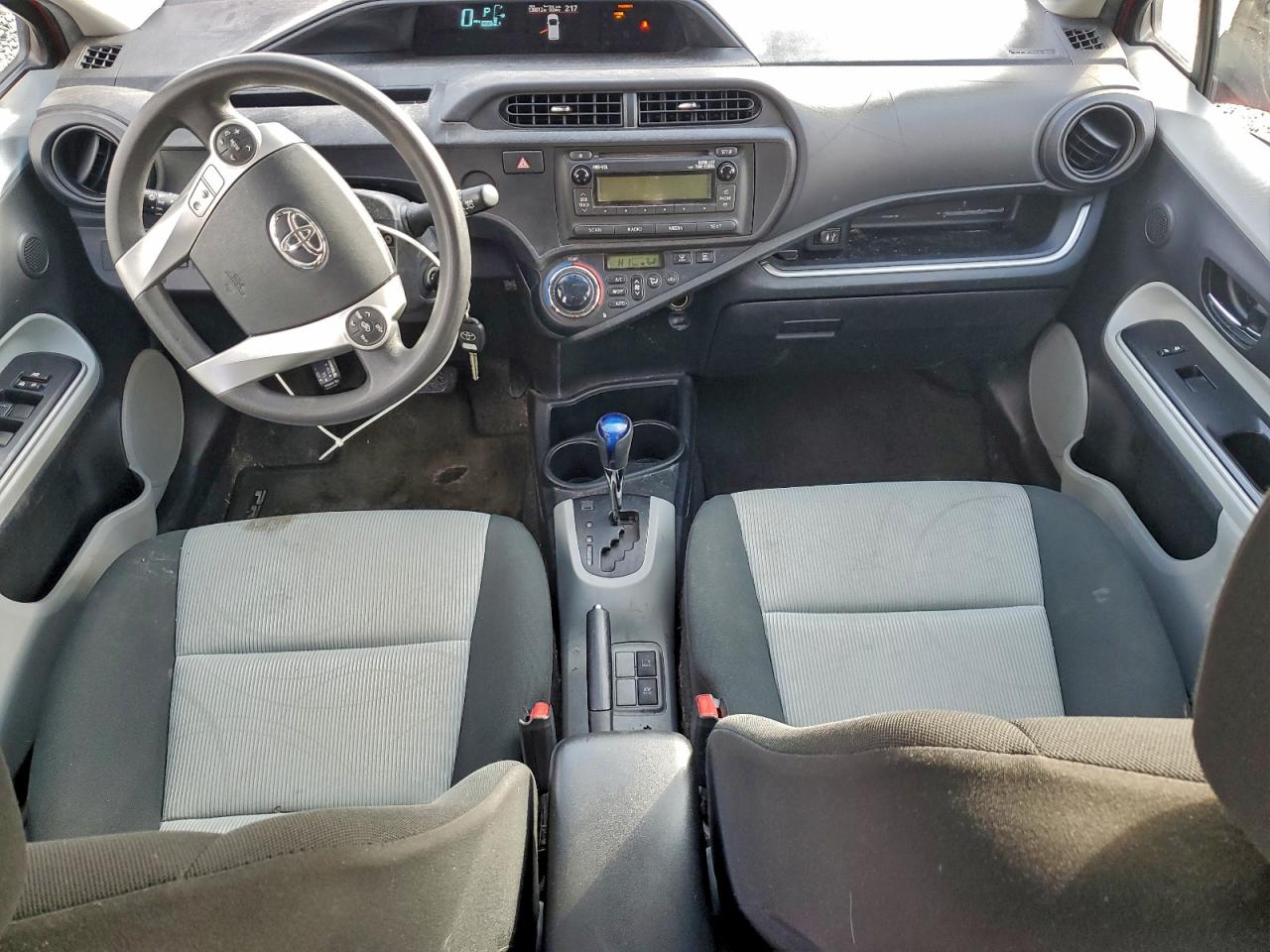 2014 TOYOTA PRIUS C photo 8