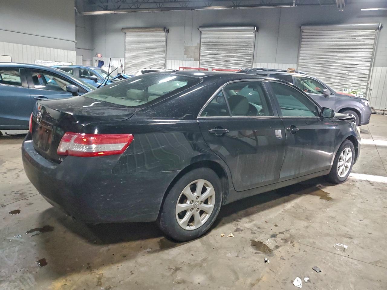 2011 TOYOTA CAMRY BASE photo 3