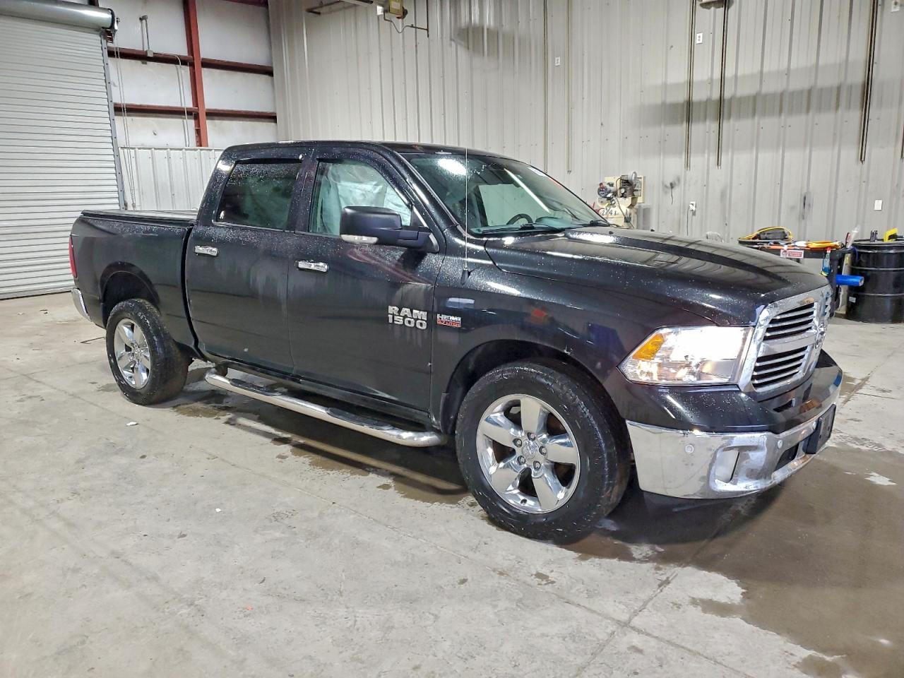 2017 RAM 1500 SLT photo 4