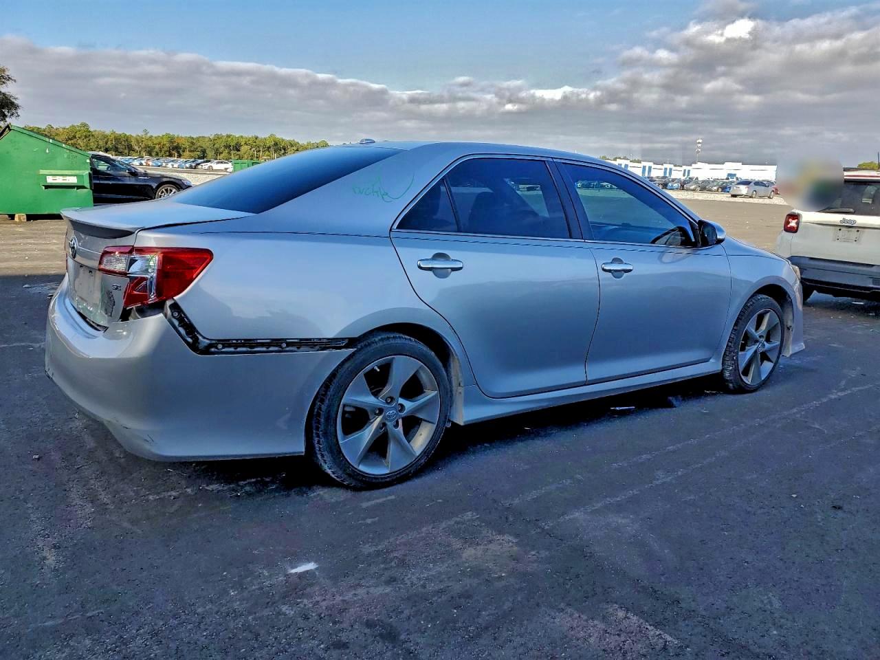 2012 TOYOTA CAMRY SE photo 3