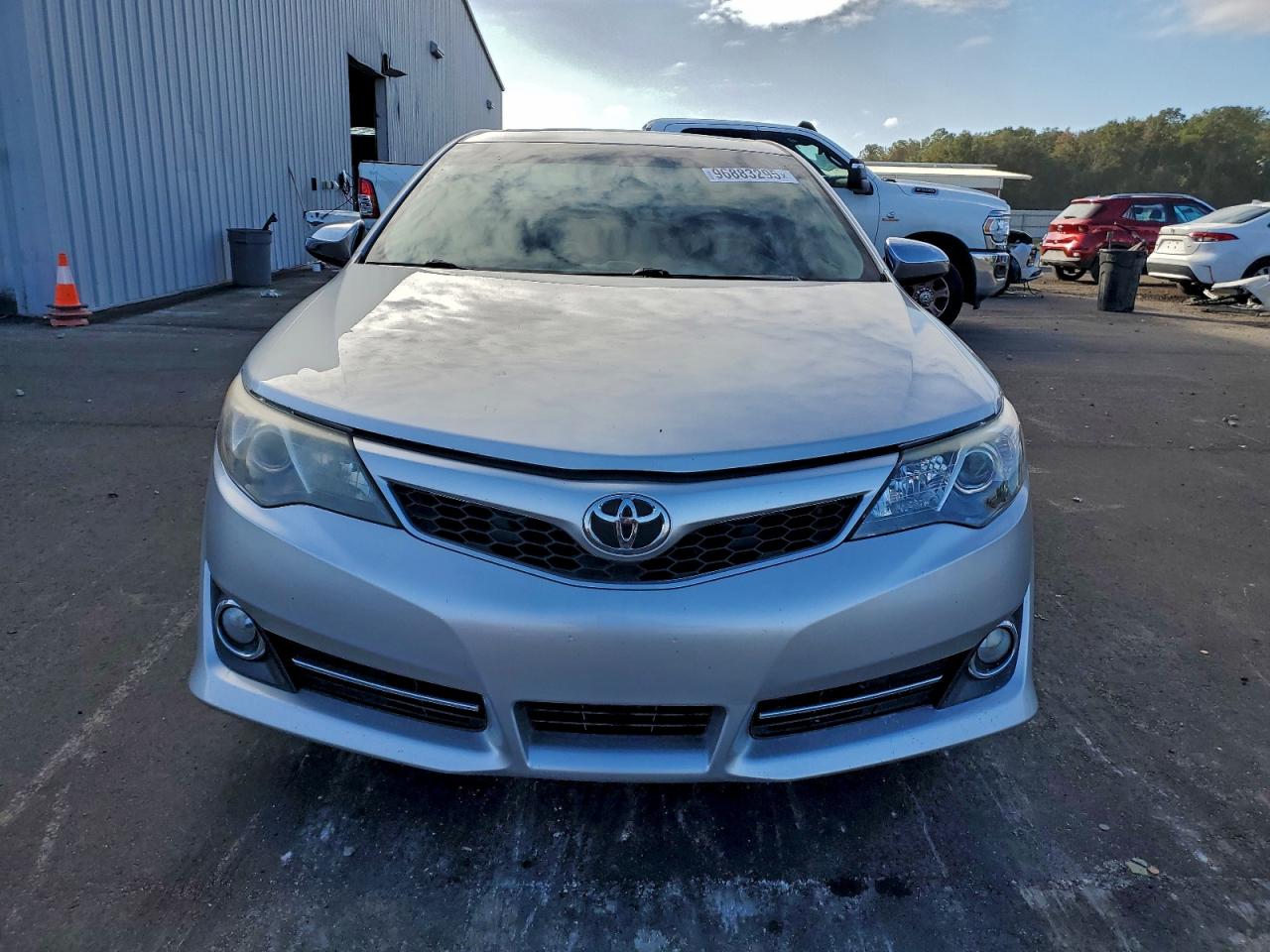 2012 TOYOTA CAMRY SE photo 5