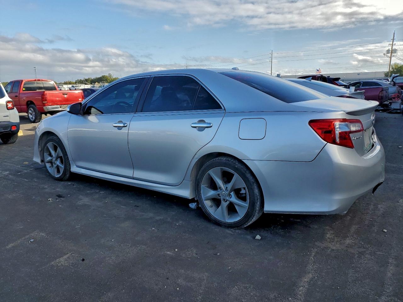 2012 TOYOTA CAMRY SE photo 2