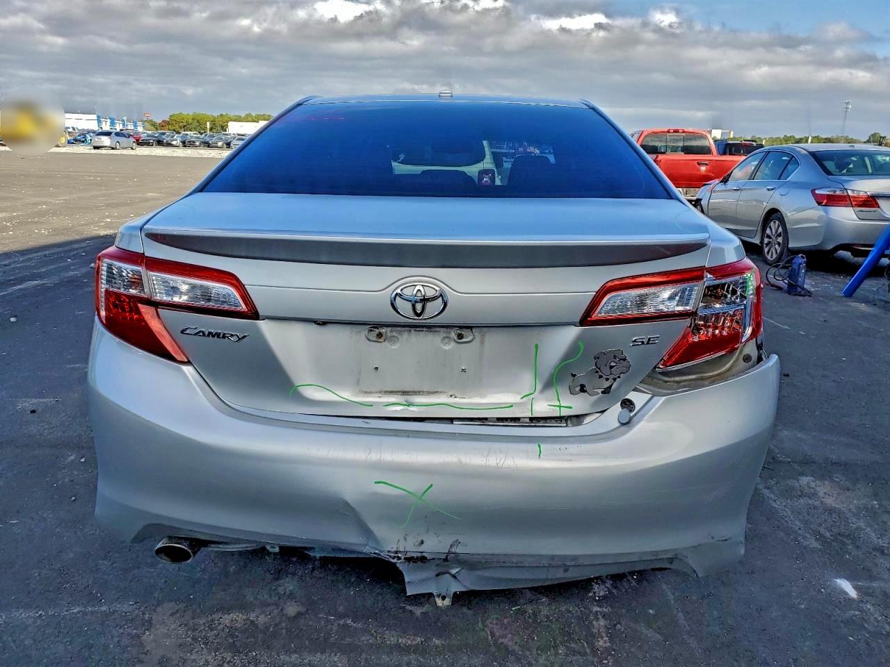 2012 TOYOTA CAMRY SE photo 6