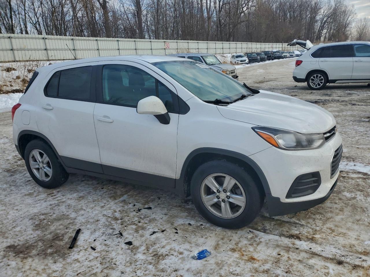 2019 CHEVROLET TRAX LS photo 4