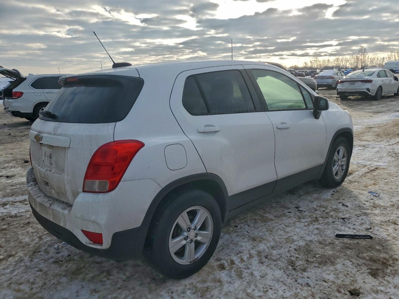 2019 CHEVROLET TRAX LS photo 3