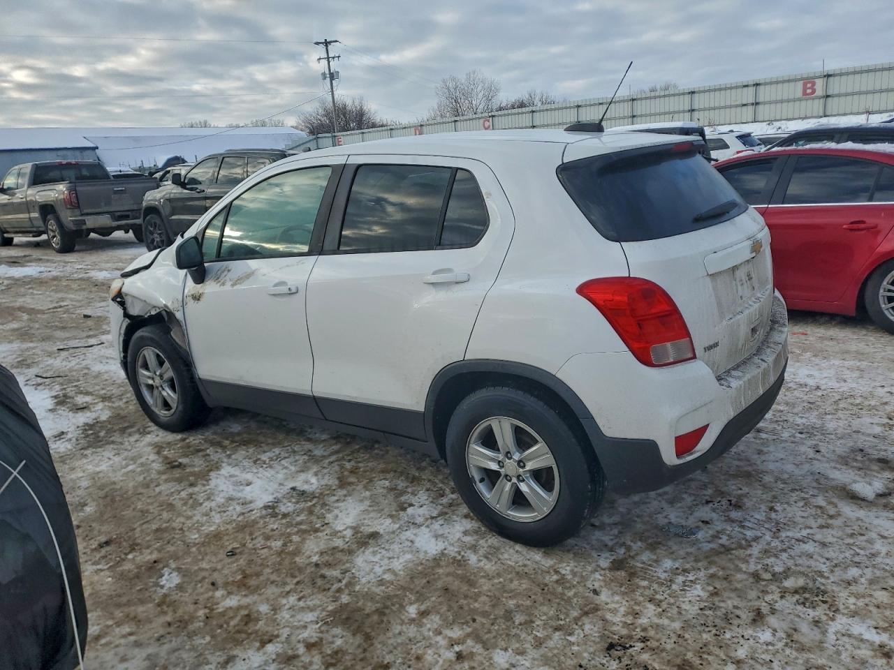 2019 CHEVROLET TRAX LS photo 2