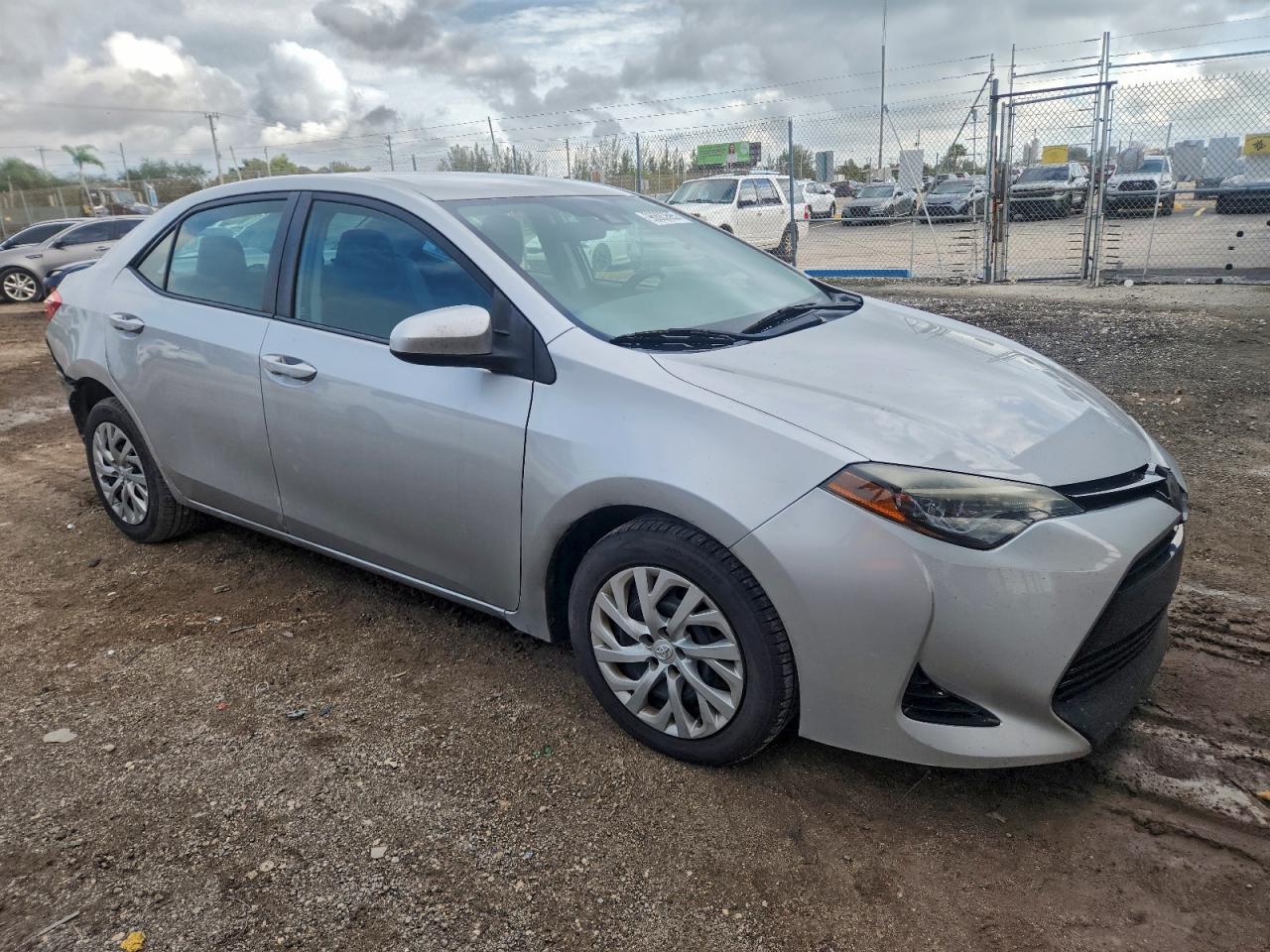 2018 TOYOTA COROLLA L photo 4