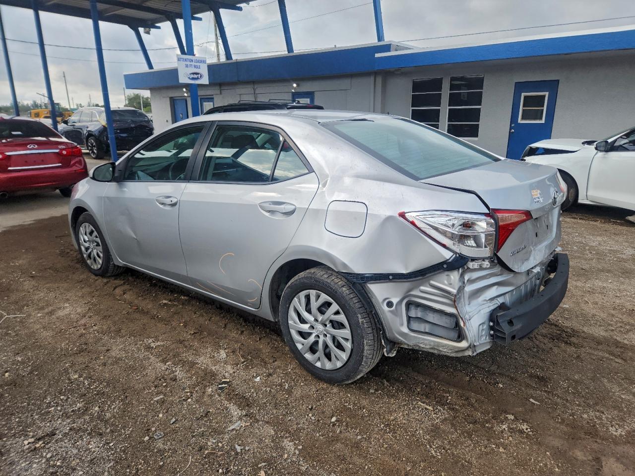 2018 TOYOTA COROLLA L photo 2