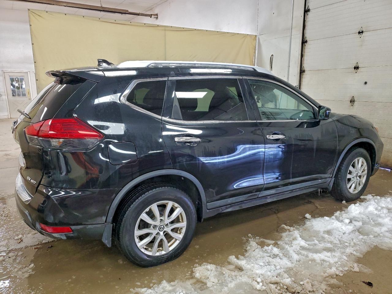 2017 NISSAN ROGUE SV photo 3
