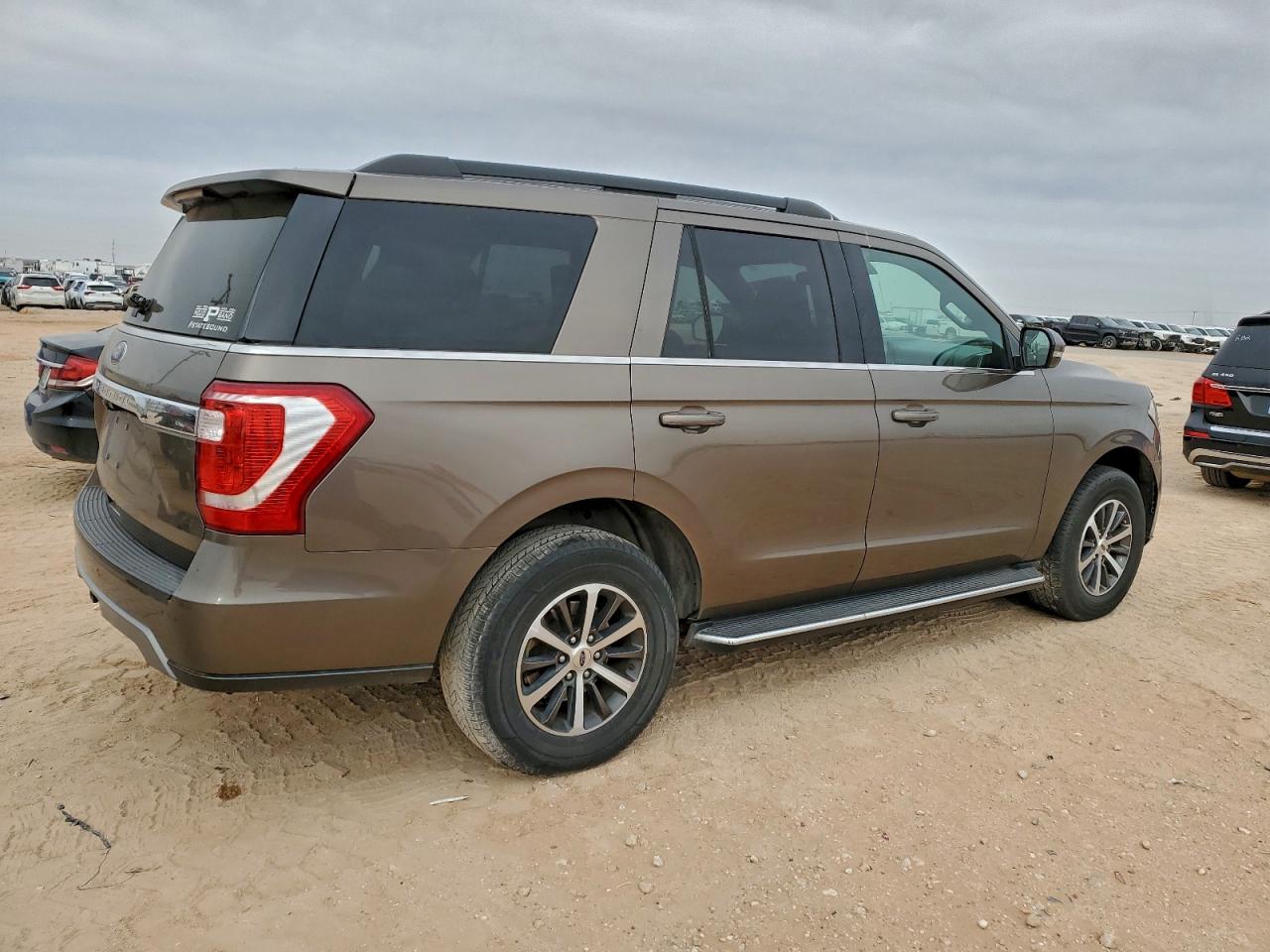 2019 FORD EXPEDITION XLT photo 3