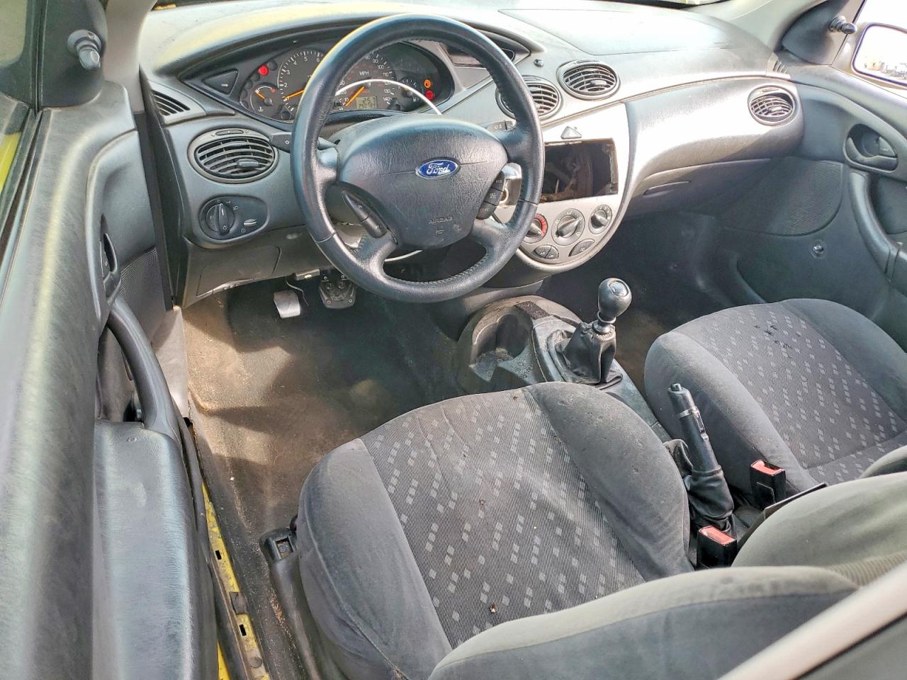 2002 FORD FOCUS ZX3 photo 8