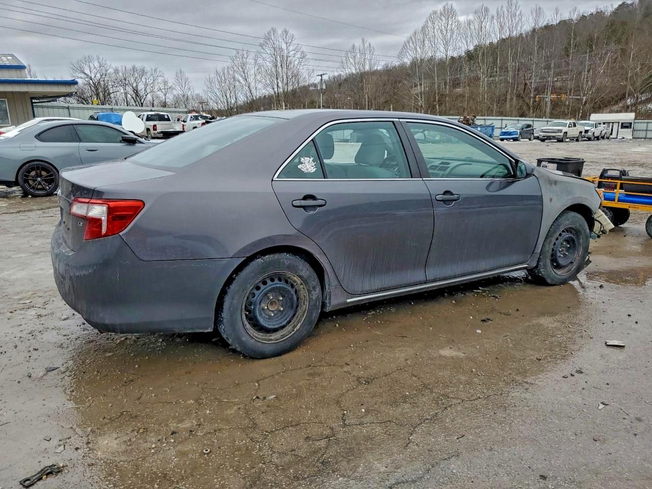 2014 TOYOTA CAMRY L photo 3
