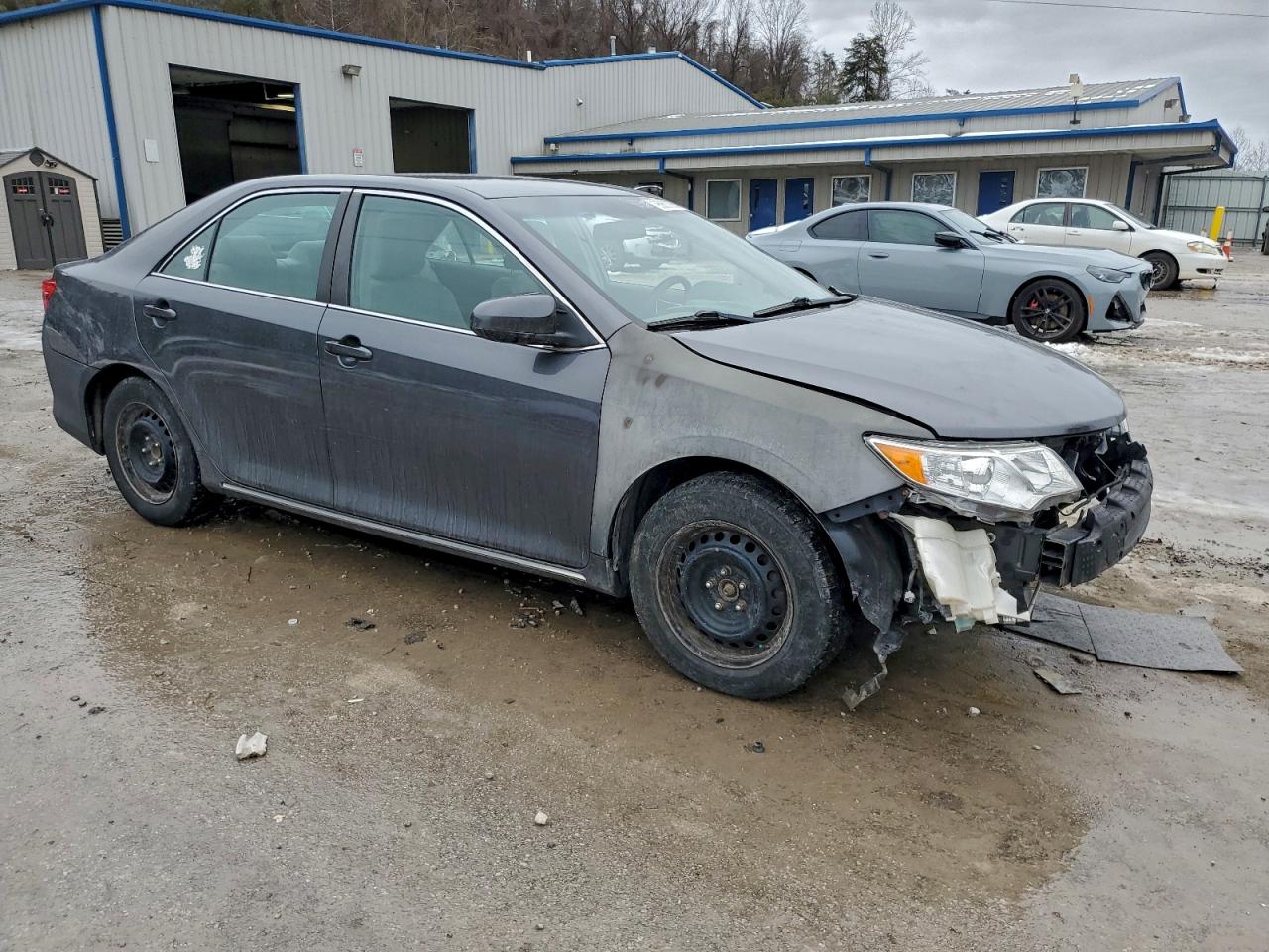 2014 TOYOTA CAMRY L photo 4