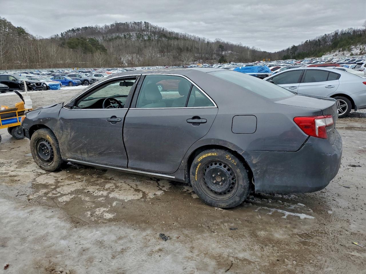 2014 TOYOTA CAMRY L photo 2