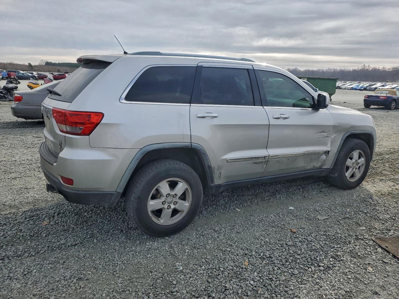 2012 JEEP GRAND CHEROKEE LAREDO photo 3