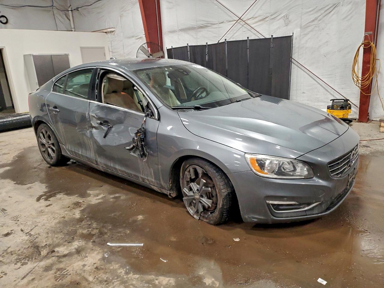 2016 VOLVO S60 PREMIER photo 4