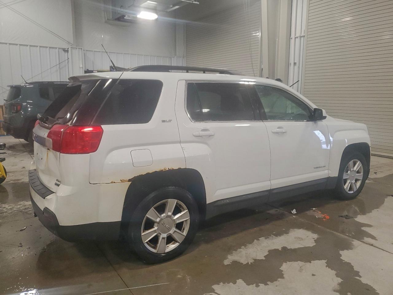 2012 GMC TERRAIN SLT photo 3