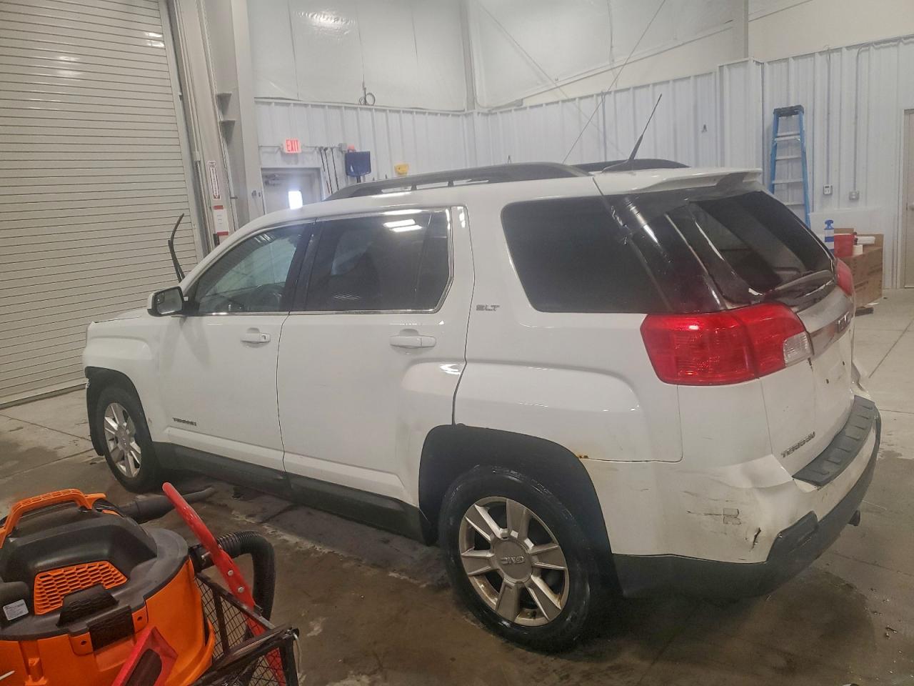 2012 GMC TERRAIN SLT photo 2