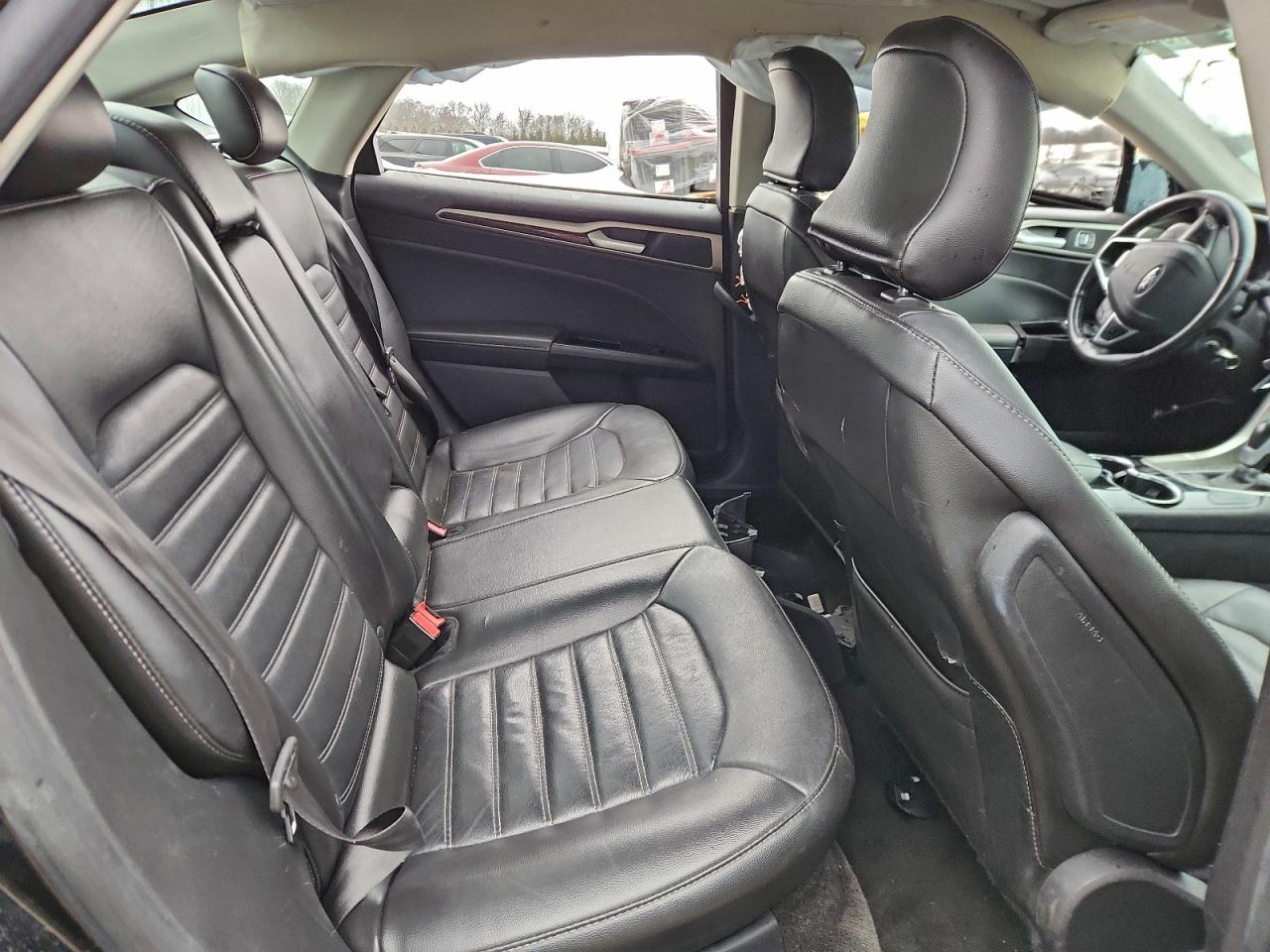2015 FORD FUSION SE photo 19