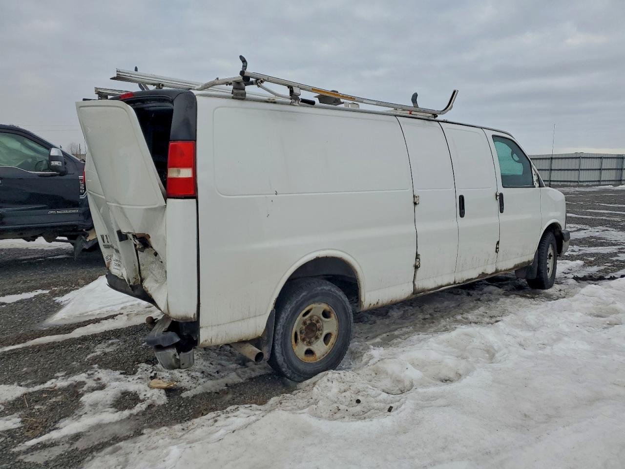 2013 GMC SAVANA G3500 photo 3