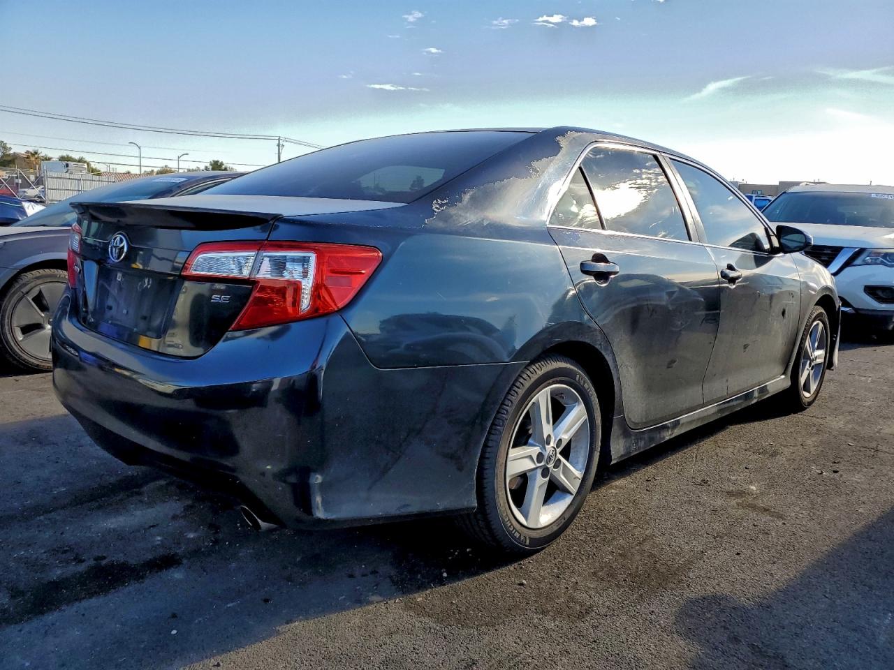 2014 TOYOTA CAMRY L photo 3