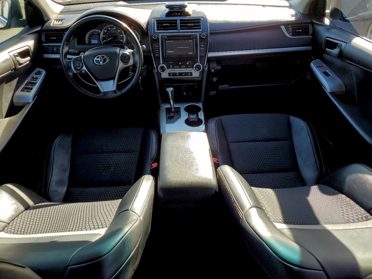 2014 TOYOTA CAMRY L photo 8