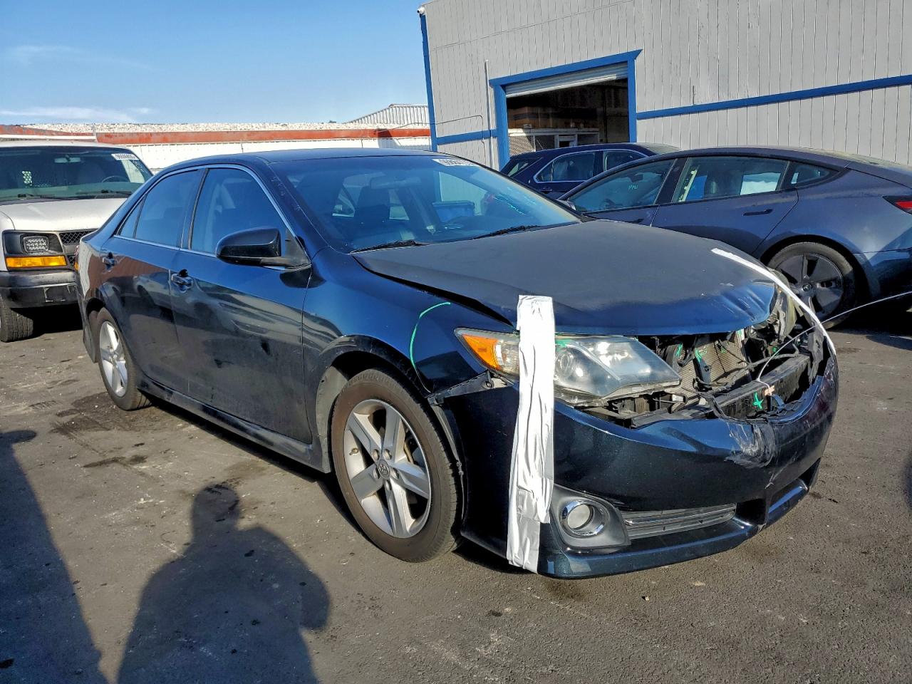 2014 TOYOTA CAMRY L photo 4