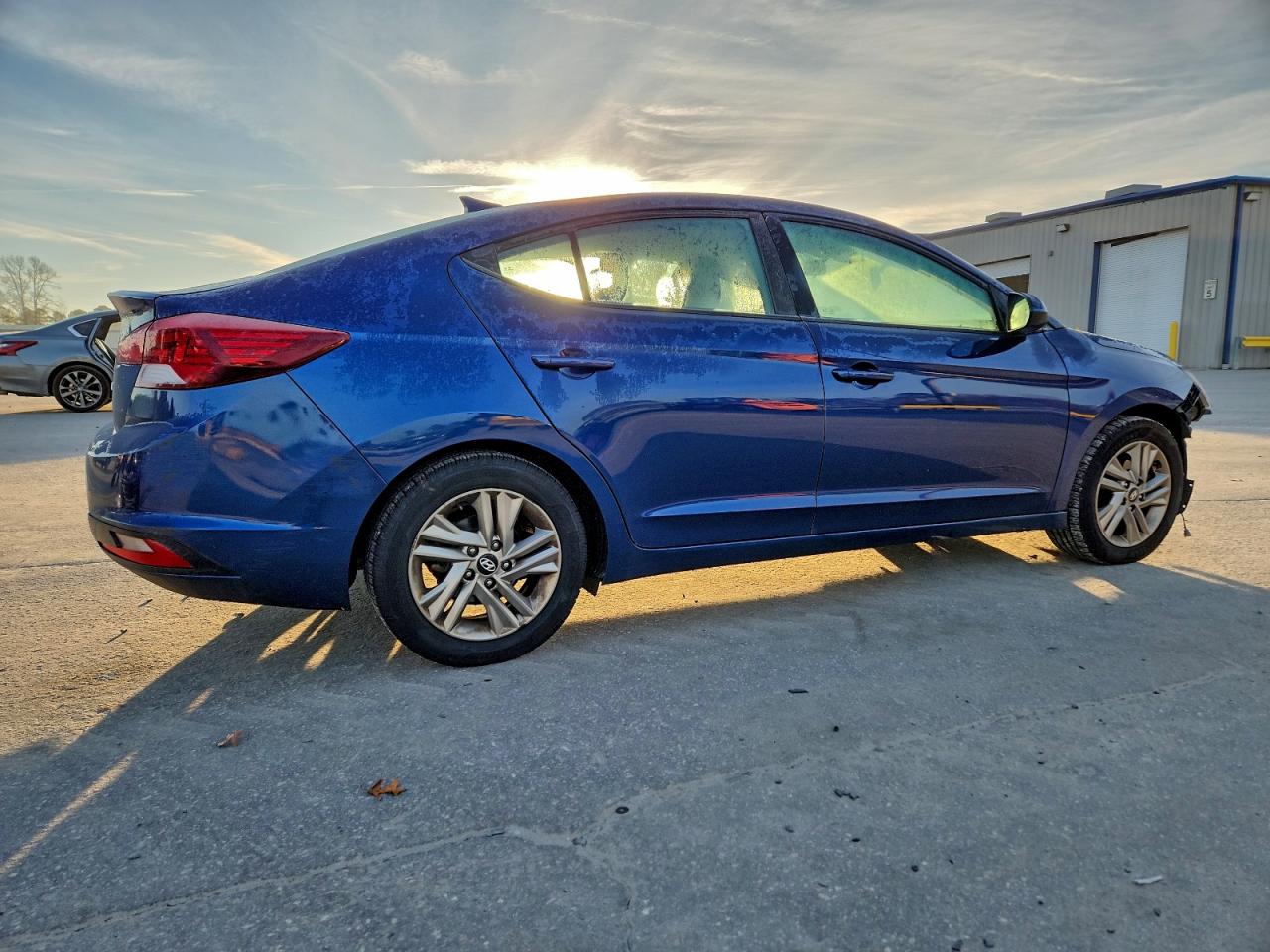 2019 HYUNDAI ELANTRA photo 3