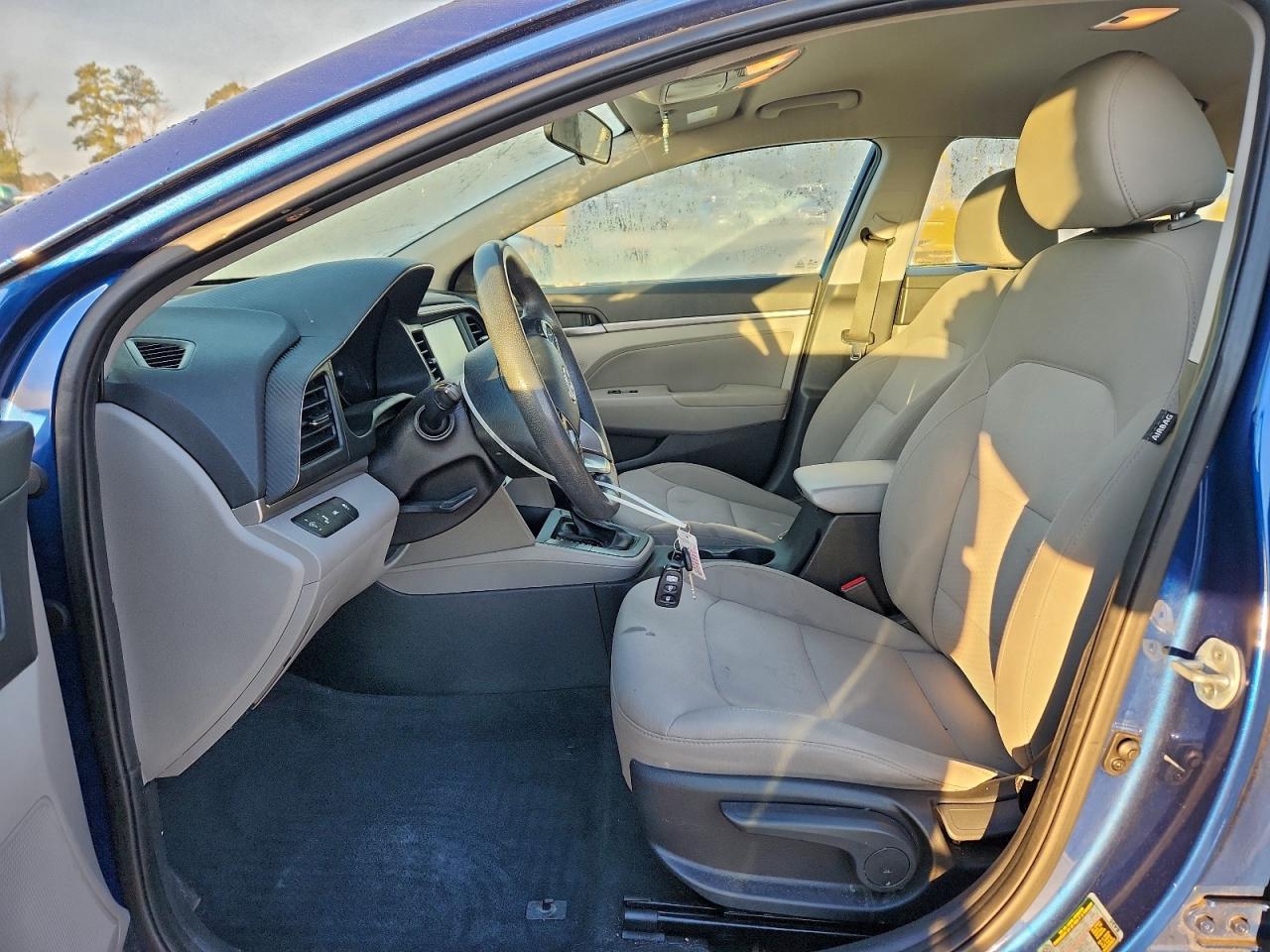 2019 HYUNDAI ELANTRA photo 7