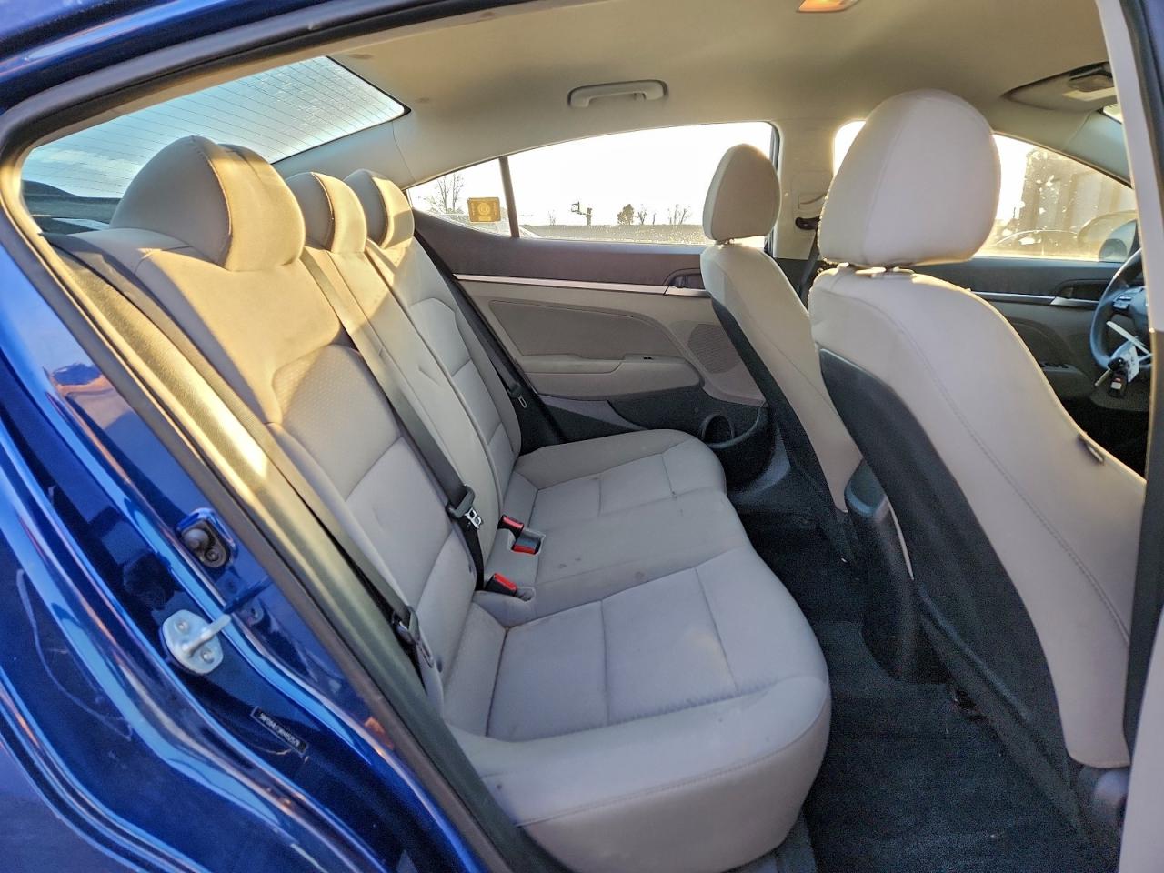 2019 HYUNDAI ELANTRA photo 10