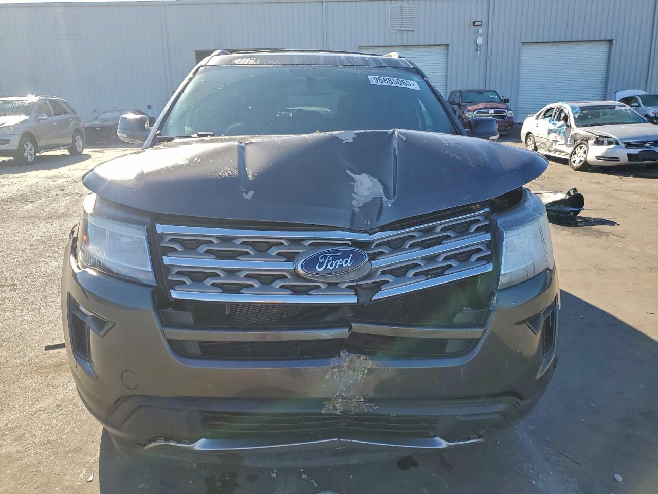 2018 FORD EXPLORER XLT photo 5