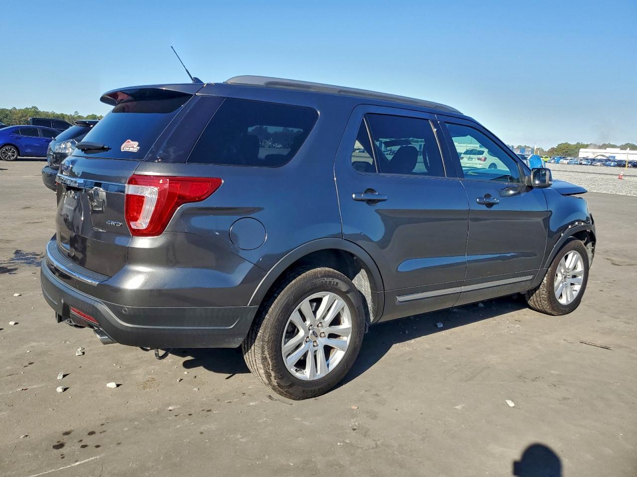 2018 FORD EXPLORER XLT photo 3