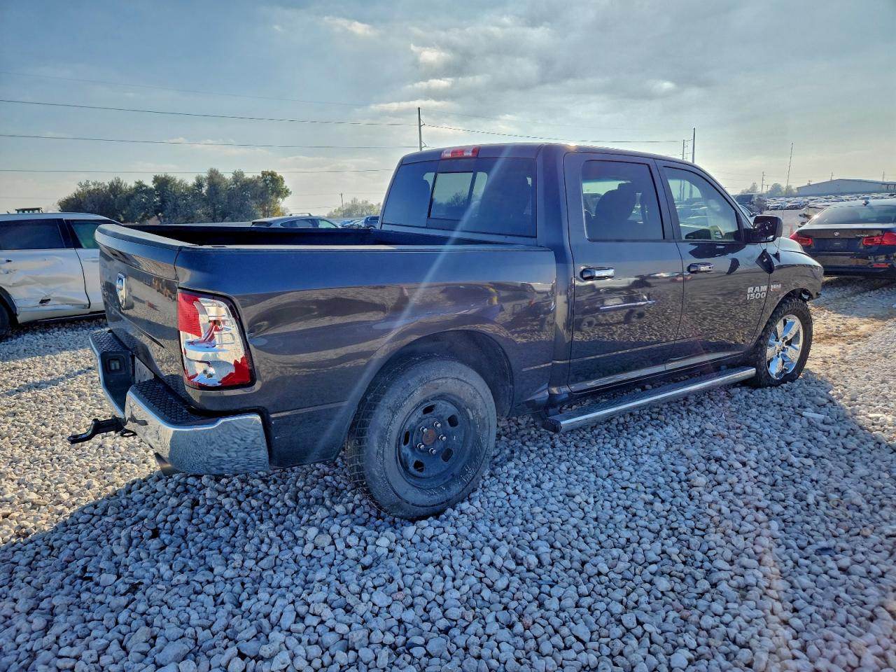 2017 RAM 1500 SLT photo 3