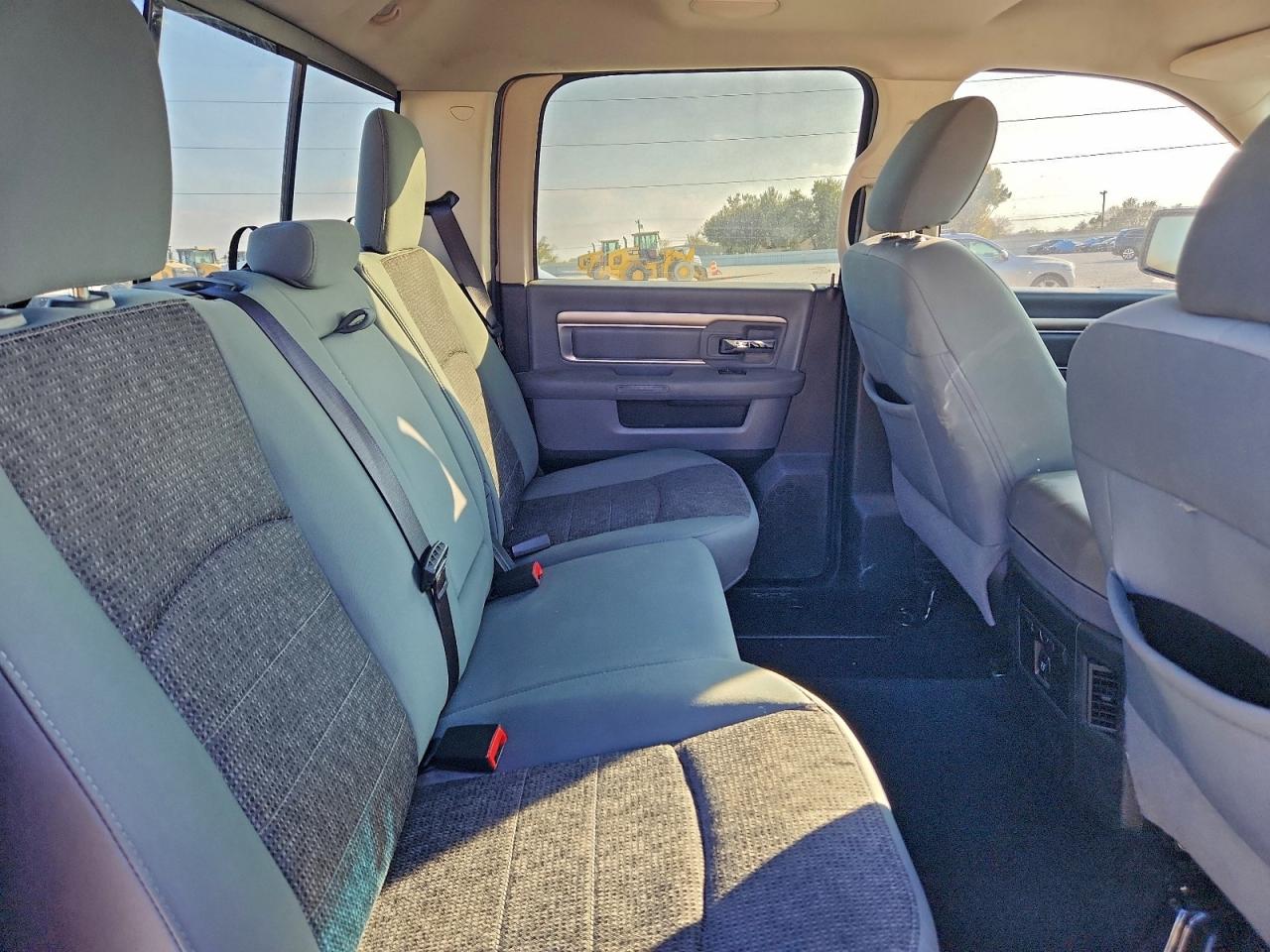 2017 RAM 1500 SLT photo 10