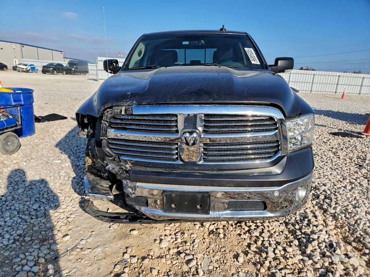 2017 RAM 1500 SLT photo 5