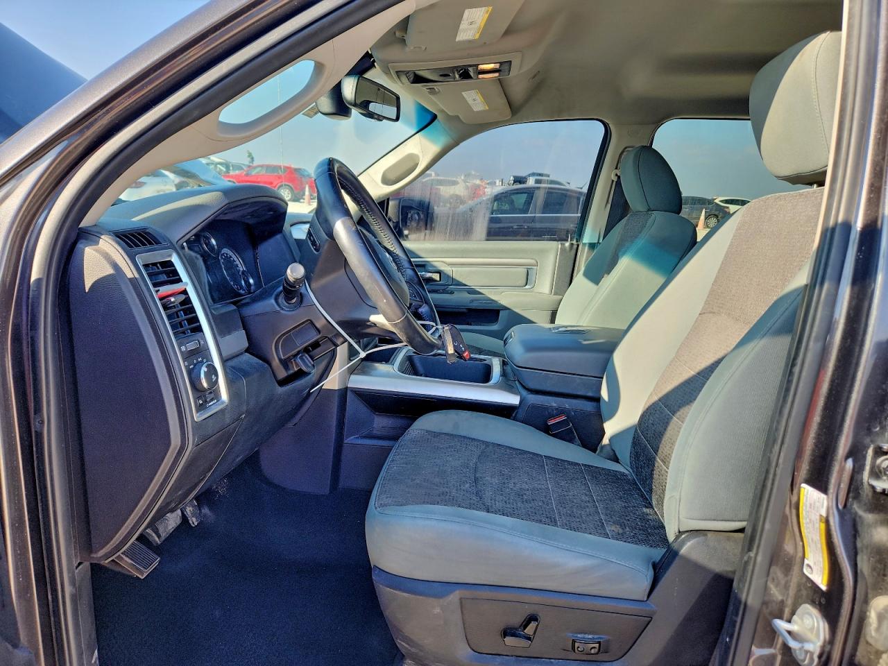 2017 RAM 1500 SLT photo 7