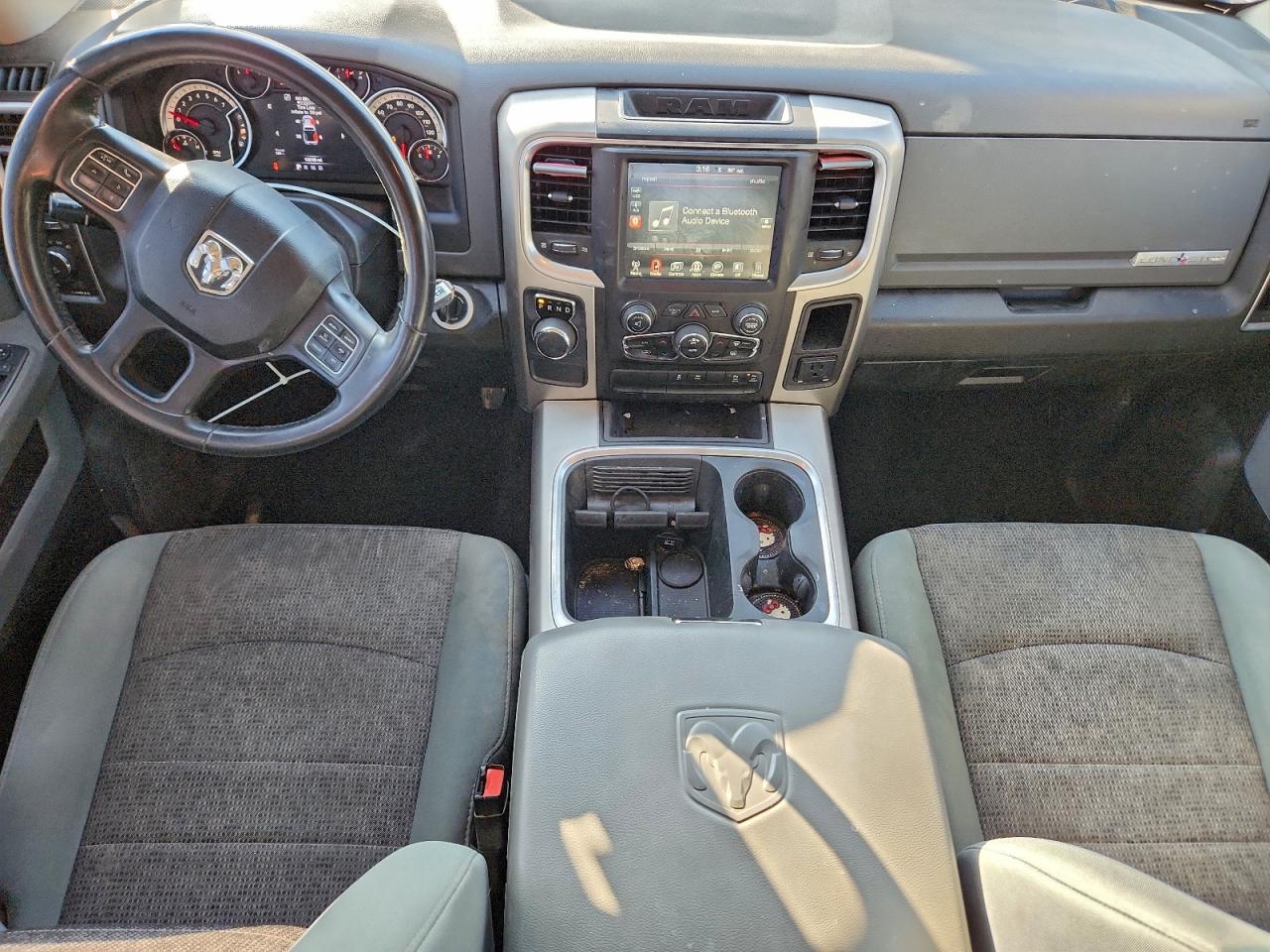 2017 RAM 1500 SLT photo 8