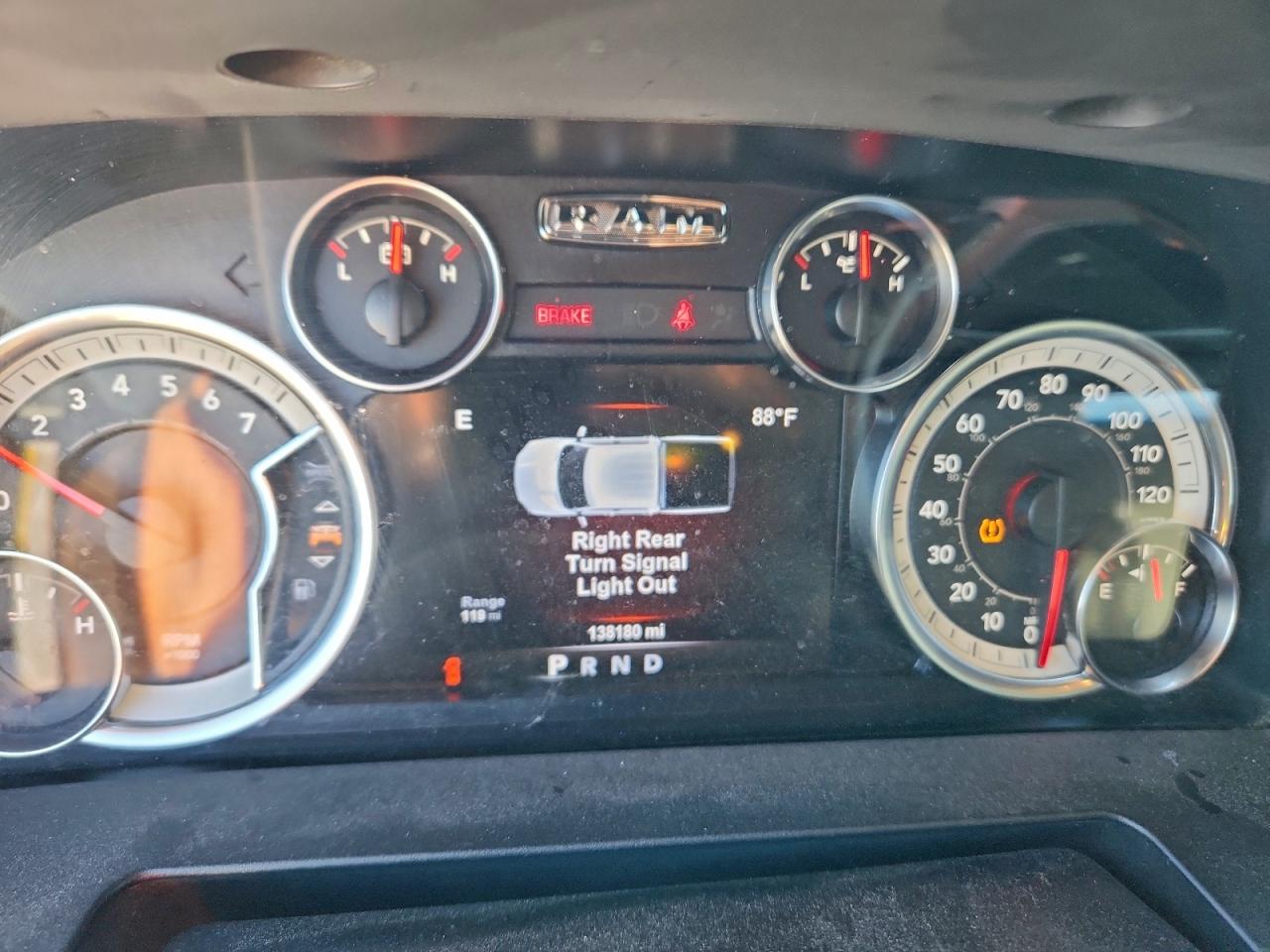 2017 RAM 1500 SLT photo 9